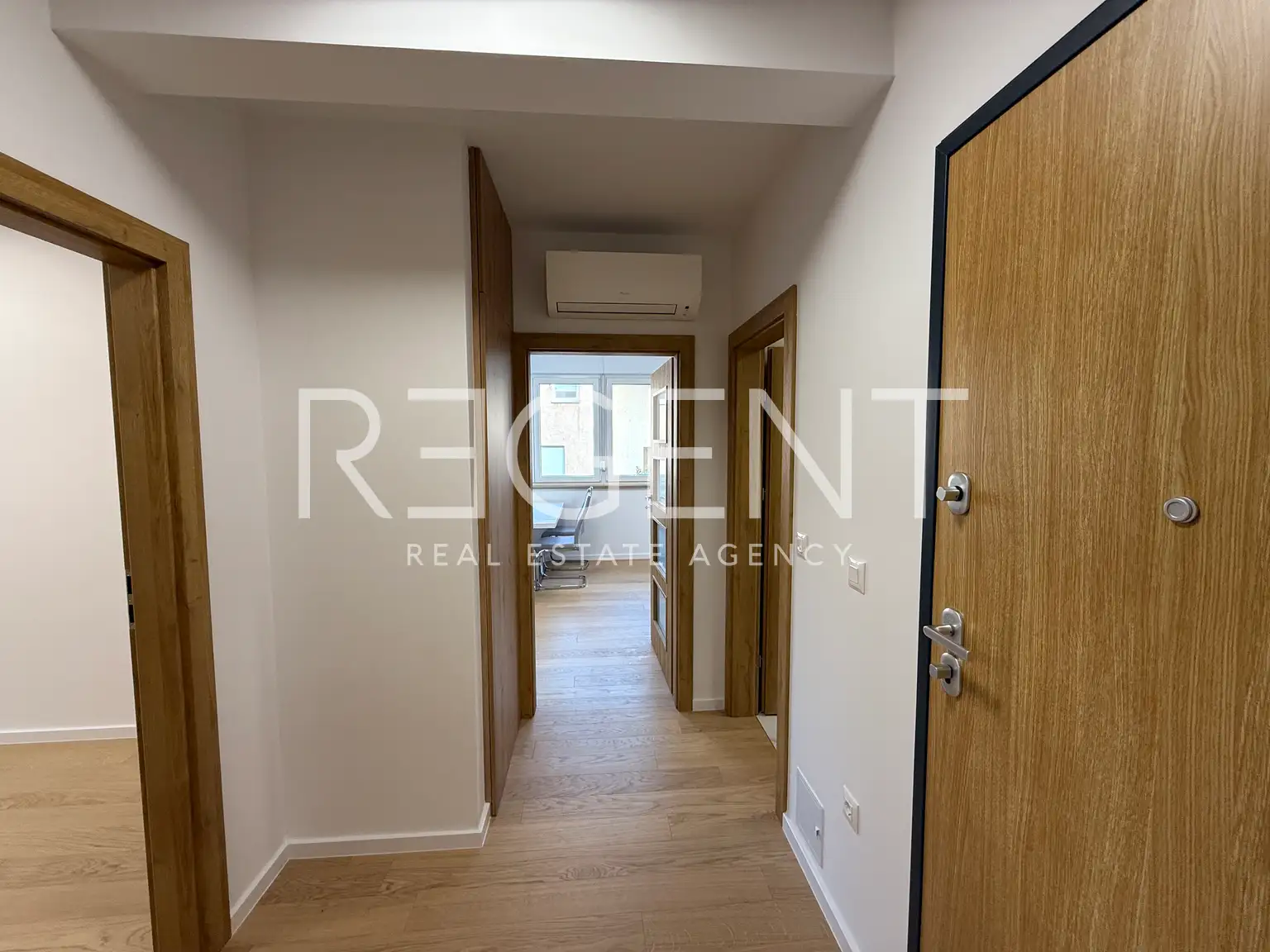 Záhřeb, Gračani – třípokojový byt se zahradou a garáží