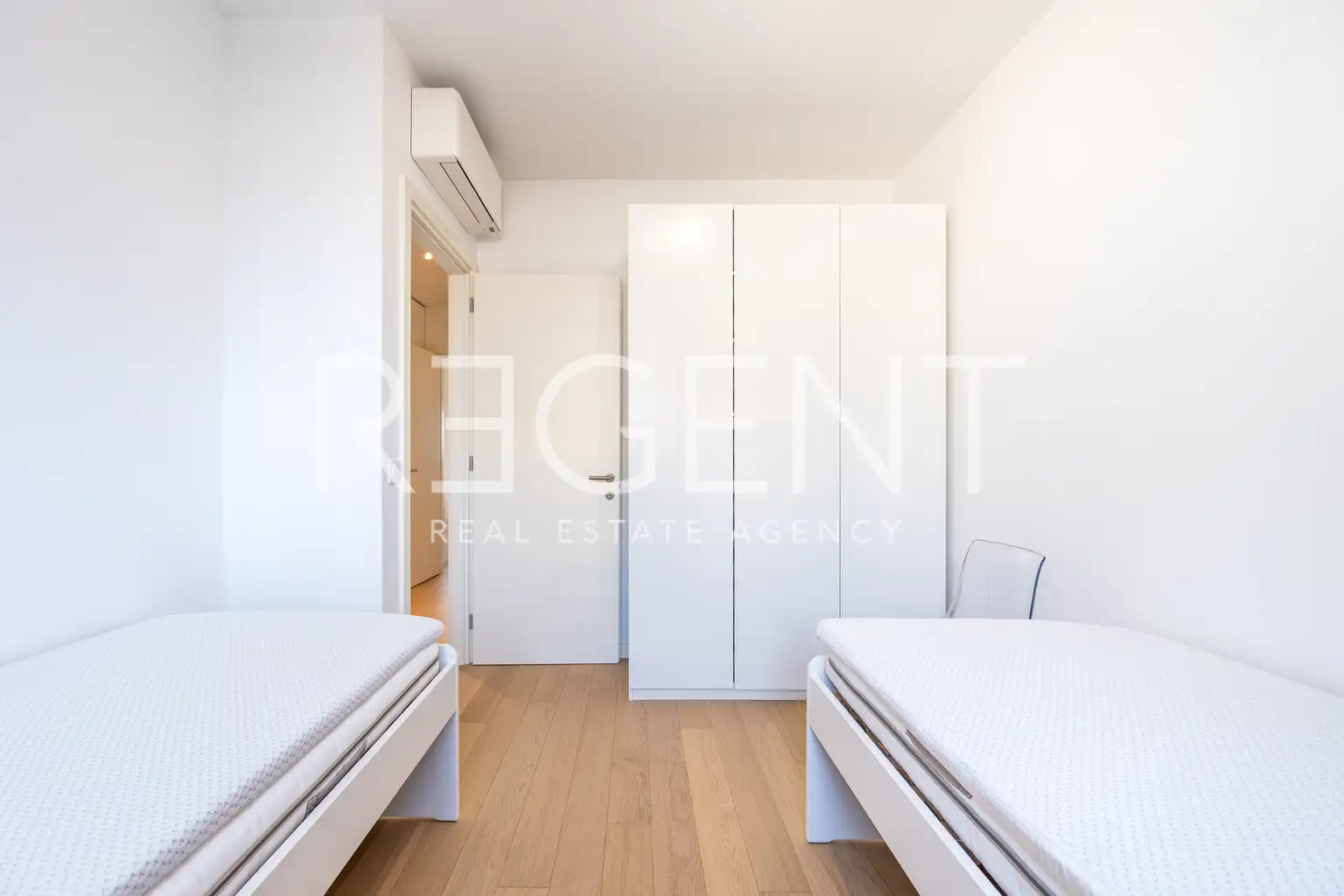 Загреб, VMD Heinzelova – трехкомнатная квартира с гаражом, первая аренда