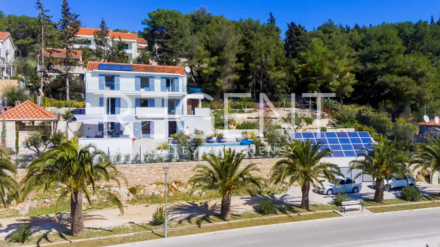 Milna, Brač – Luksuzna vila prvi red do mora s bazenom