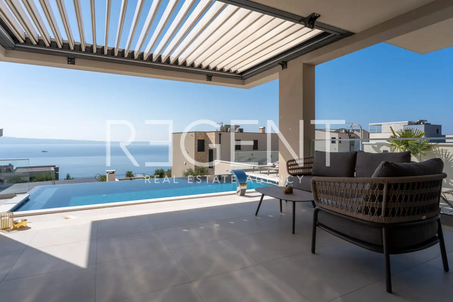 Podstrana - Moderná luxusná vila s bazénom a strešnou terasou