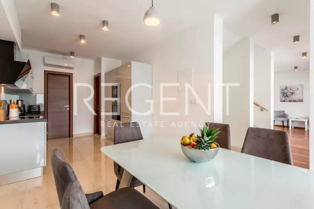 Podstrana - Trojizbový byt s terasou