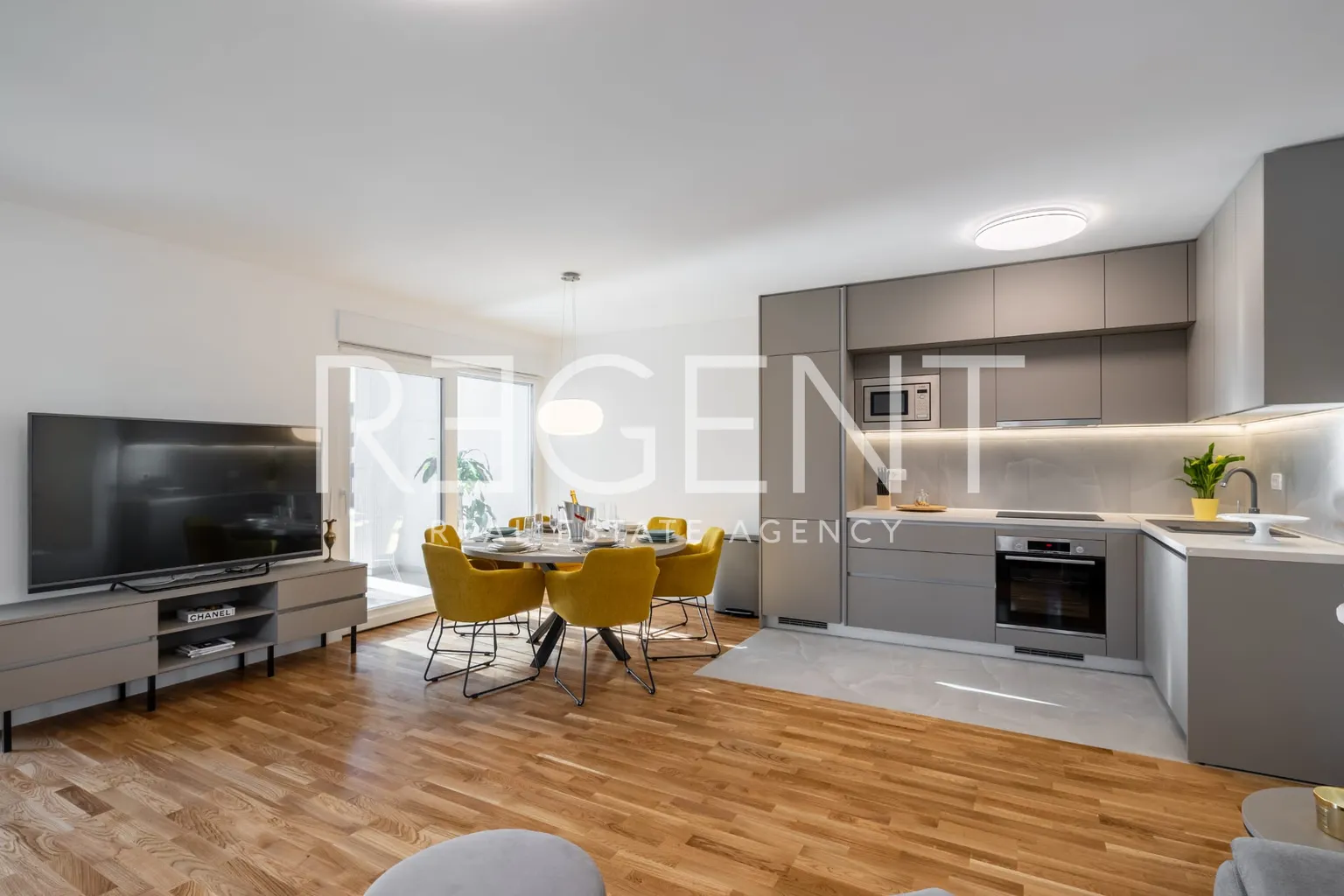 Split, Podstrana - Nowoczesny, przestronny apartament z ogrodem, Długoterminowo