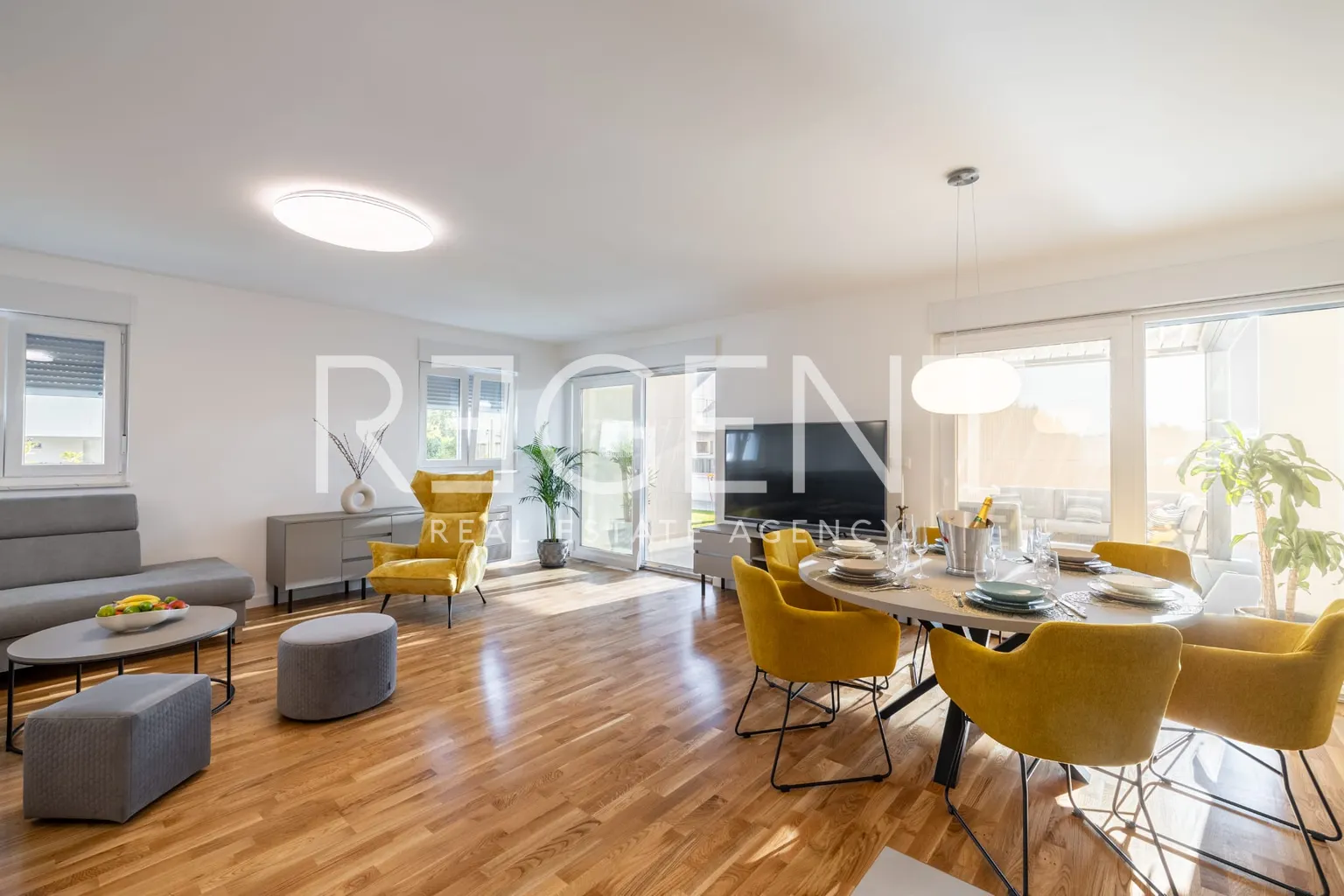 Split, Podstrana - Nowoczesny, przestronny apartament z ogrodem, Długoterminowo