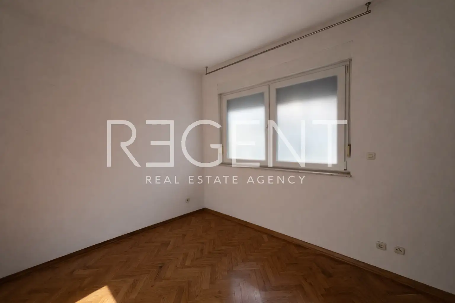 Split, Pazigrad - Trosoban stan sa loggiom, terasom i garažom