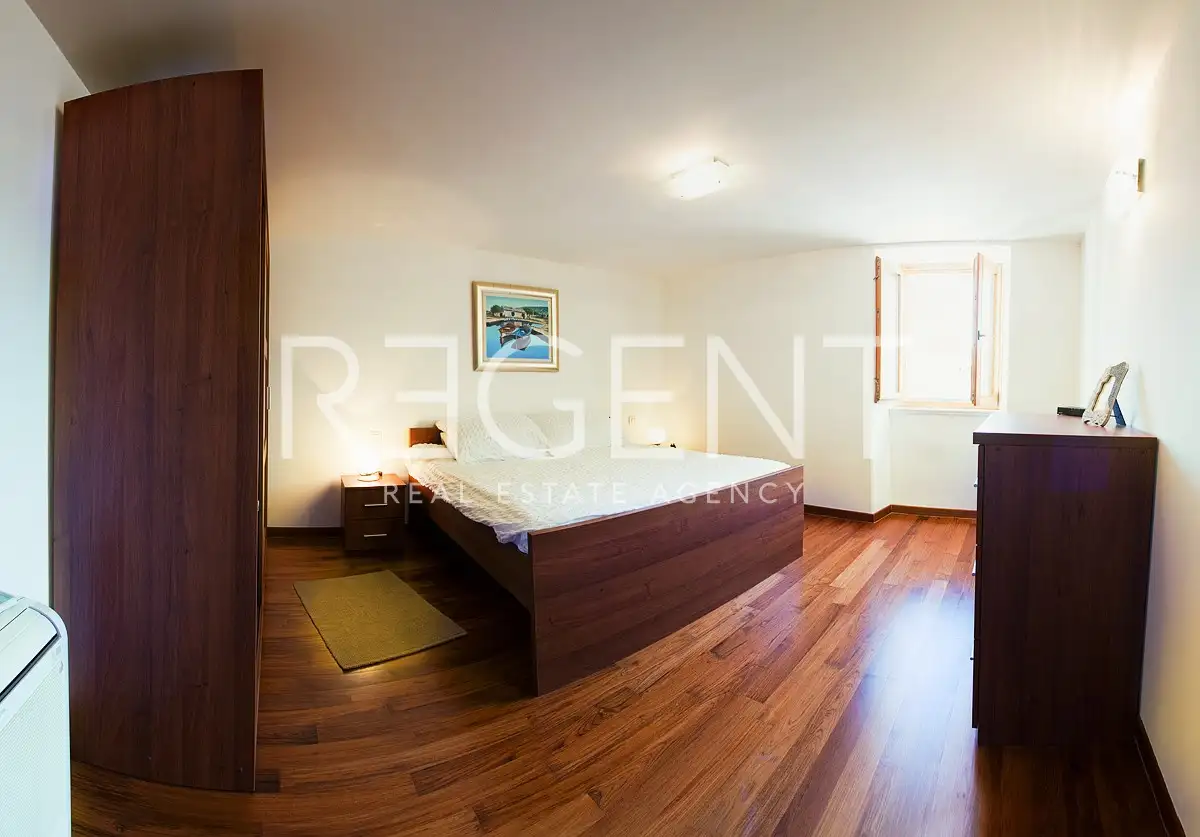 Split, Centar - Dvosoban stan sa pogledom na povijesnu jezgru grada