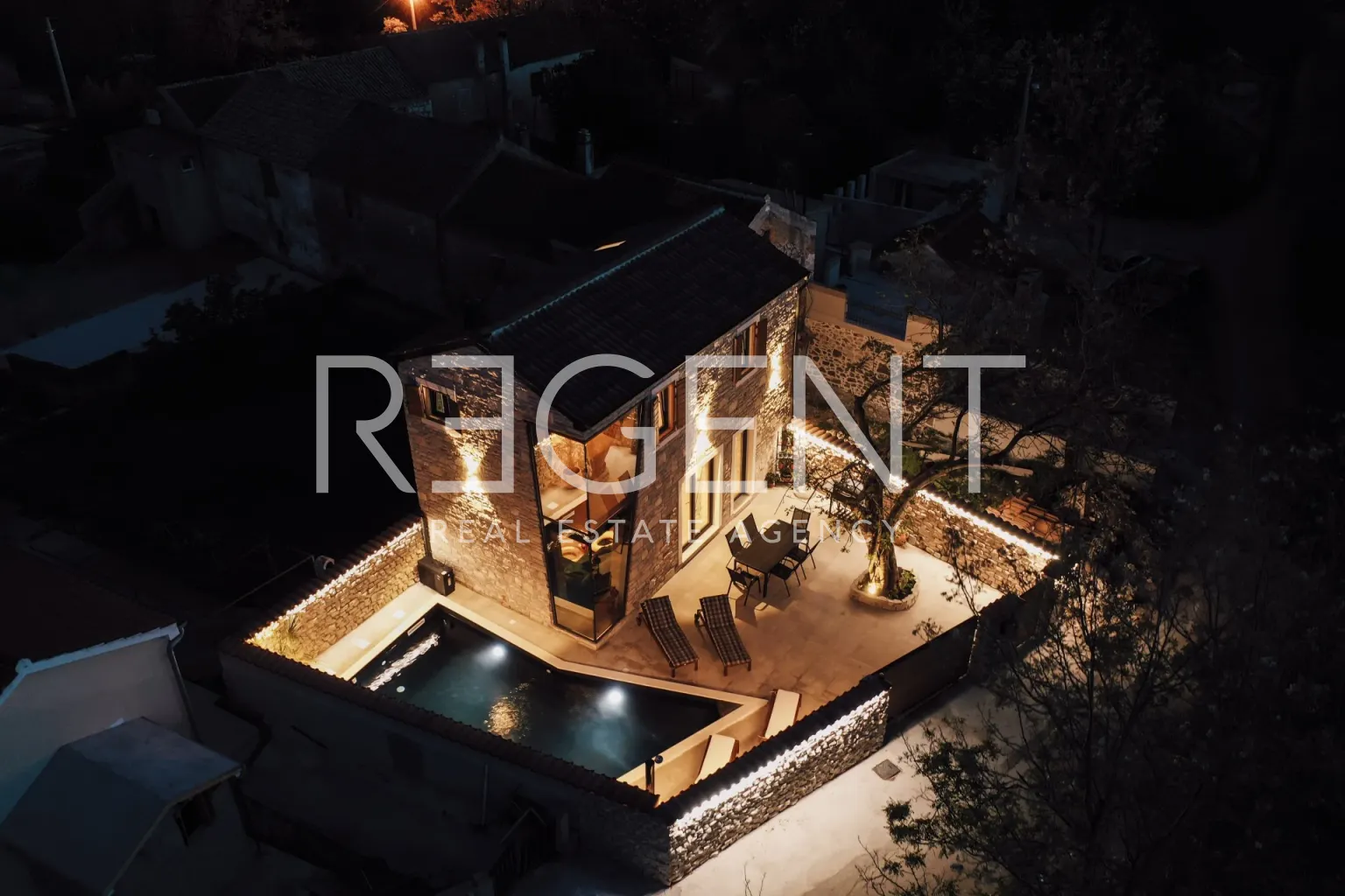 Zadar, Privlaka – Nově postavená kamenná-moderní vila
