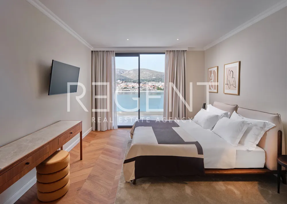 Trogir - Moderní vila s výhledem na moře 341 m2