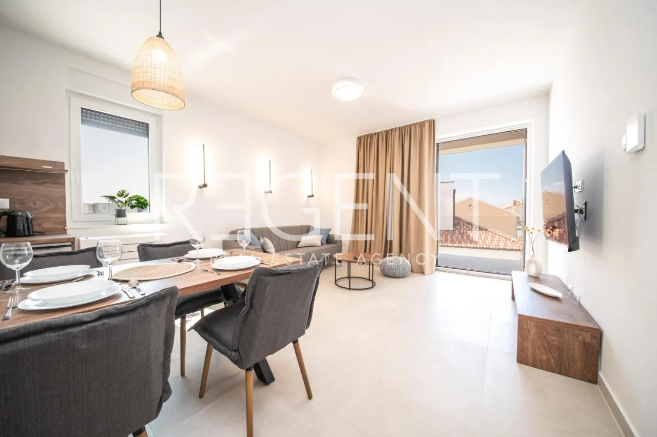 Zadar, Vrsi – appartements de trois pièces avec piscine et vue sur la mer