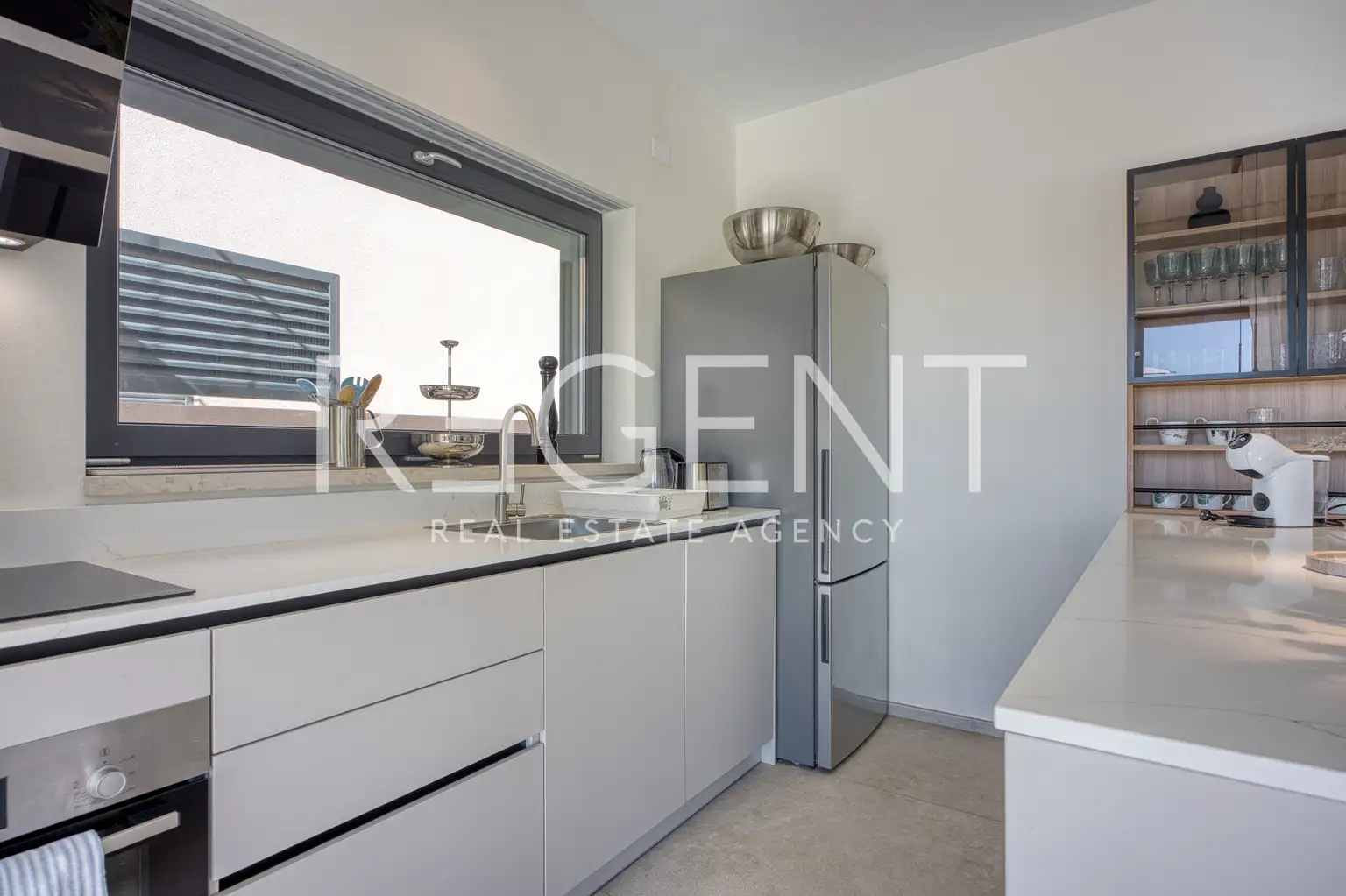 Kuća 230 m² — grijani bazen, krovna terasa, Poreč