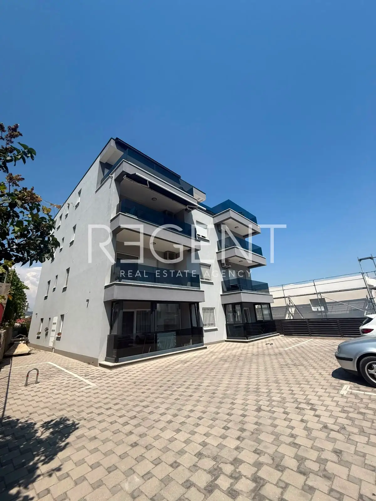 Split, Kila — Dvosobno stanovanje 66 m², balkon, garaža, novejša stavba