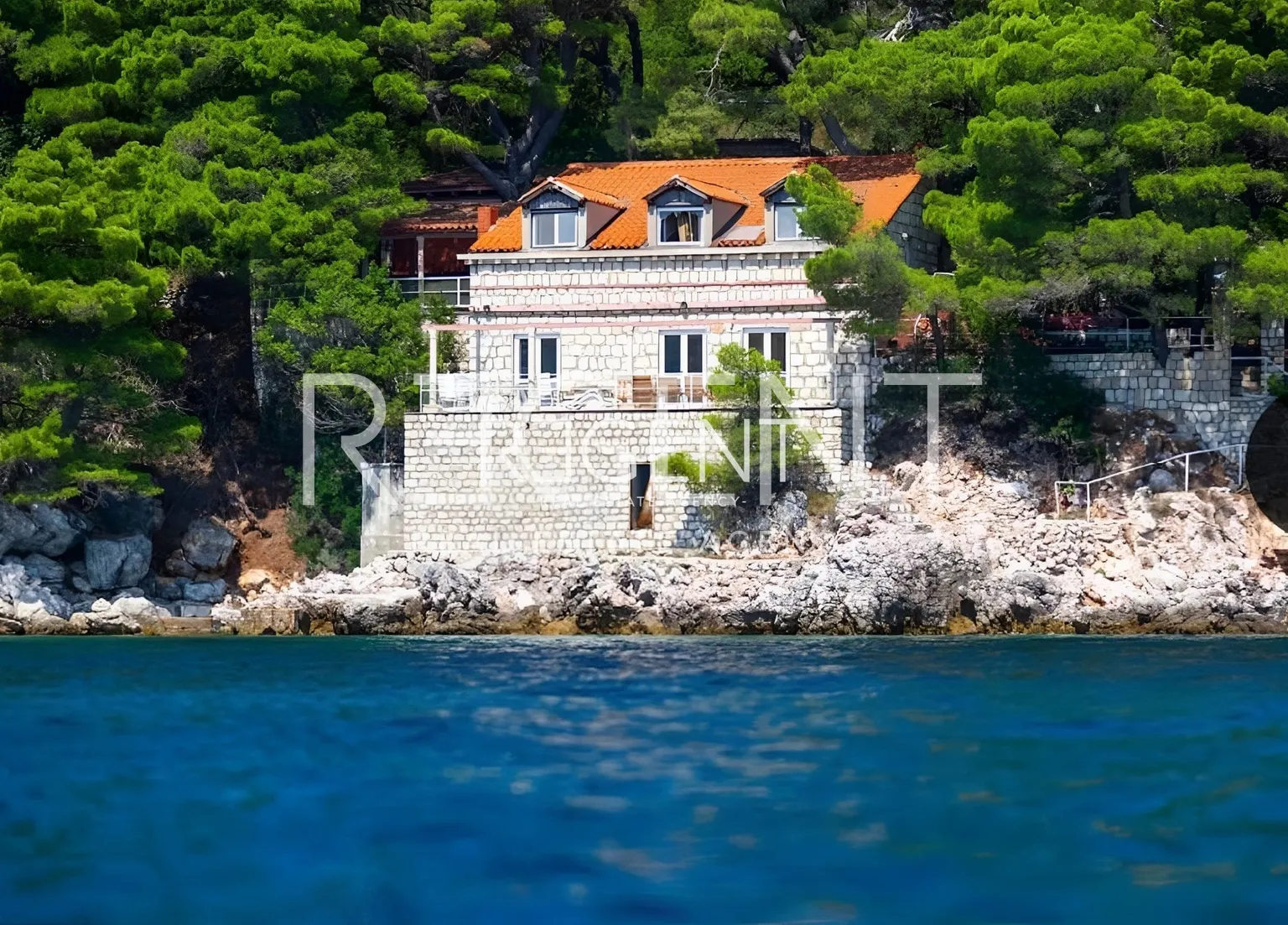 Dubrovnik – Jedinstvena kamena kuća prvi red do mora