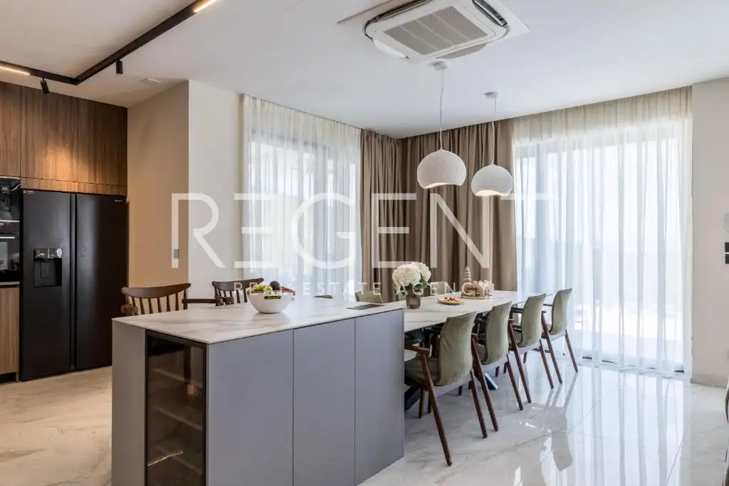Dugi Rat - Vila 300 m², bazen, sauna ,pogled na more