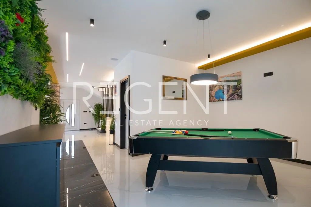 Makarska, Zagvozd - Luxury villa with pool 270 m2