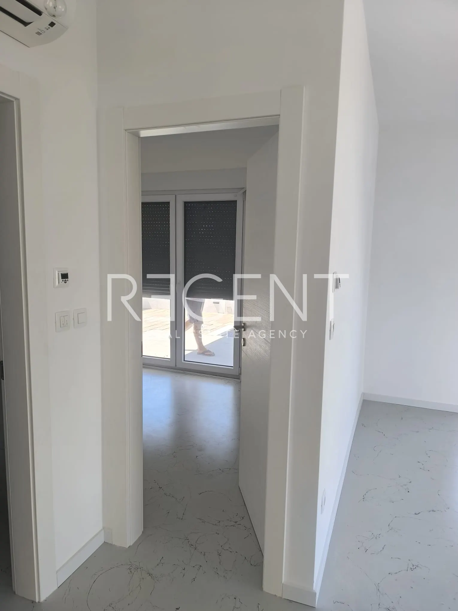 Trogir, Okrug Gornji - Dvoupokojový byt s bazénem 56 m2, novostavba
