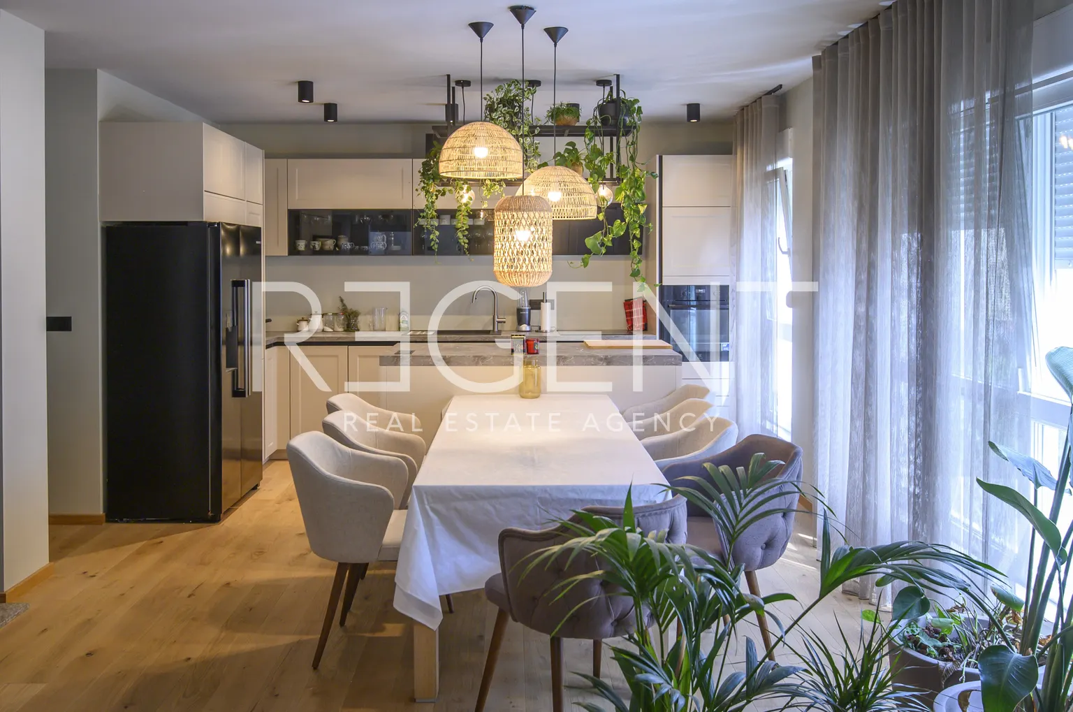 Split, Strožanac - Dvoetažni penthouse s lođom i terasom
