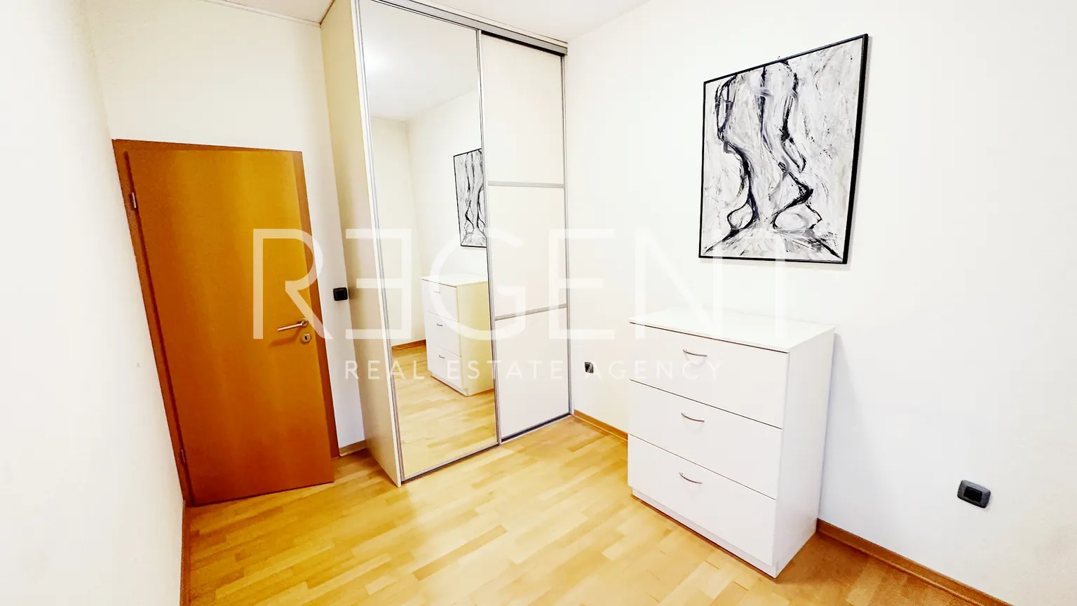 Záhreb, Špansko - Štvorizbový byt 91 m2 s dvomi loggiami