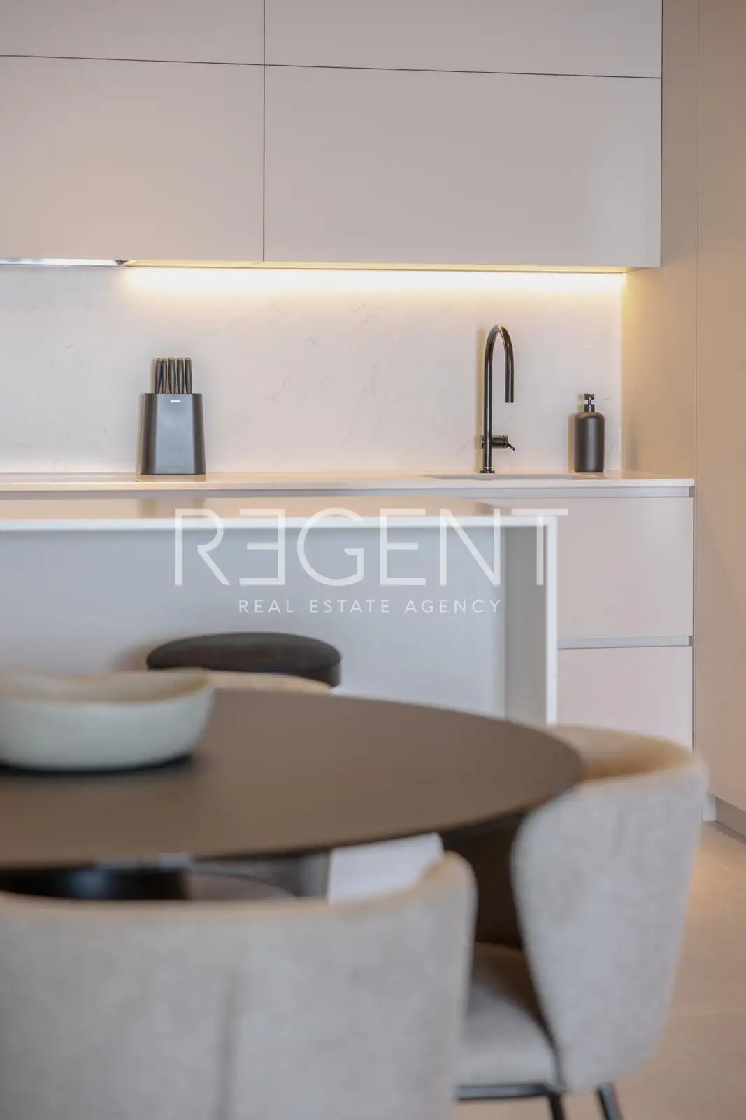 Split, Žnjan - Dvojizbový byt s loggiou a výhľadom na more
