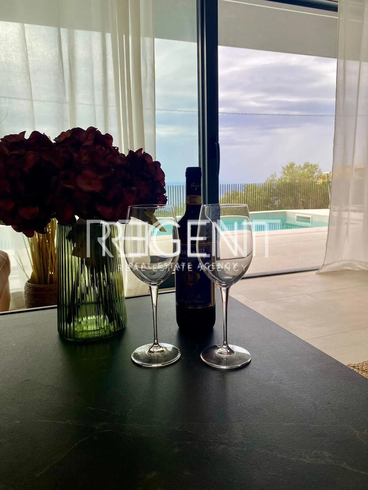Makarska - Luxurious villa with three residential units