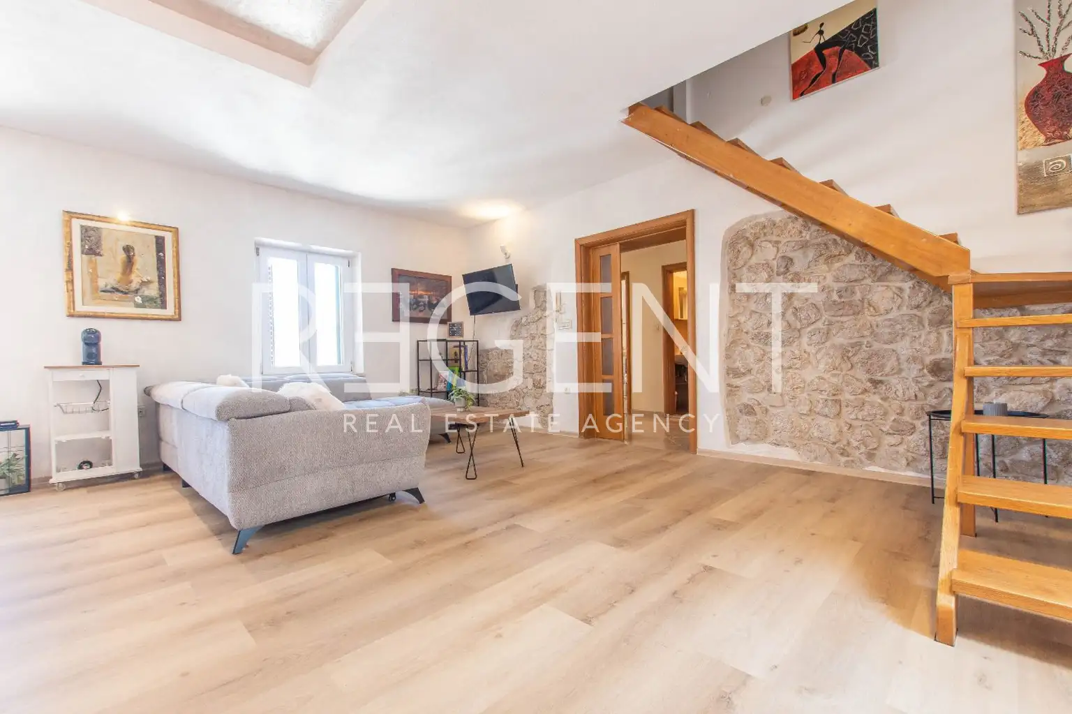 Makarska, Zentrum - Charmante Maisonette-Wohnung im Stadtkern