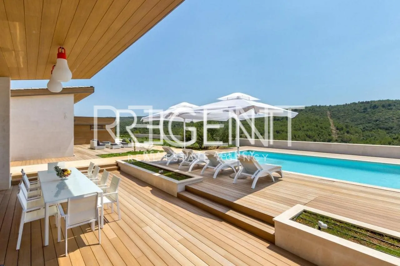 Hvar, Ivan Dolac - imanje u srcu otoka 140 000m2