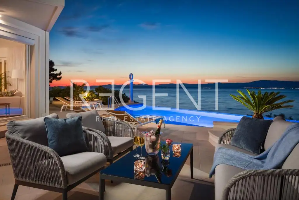 Brač - Moderna vila prvi red uz more