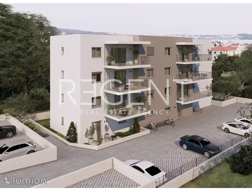 Trogir, Seget Donji - Trosoban stan s vrtom i terasama