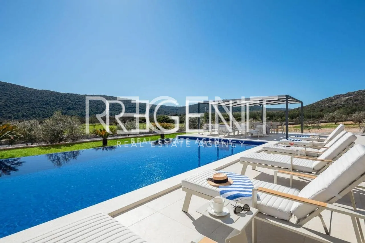 Trogir, Marina - luxusní vila v klidném prostředí, 6900m2