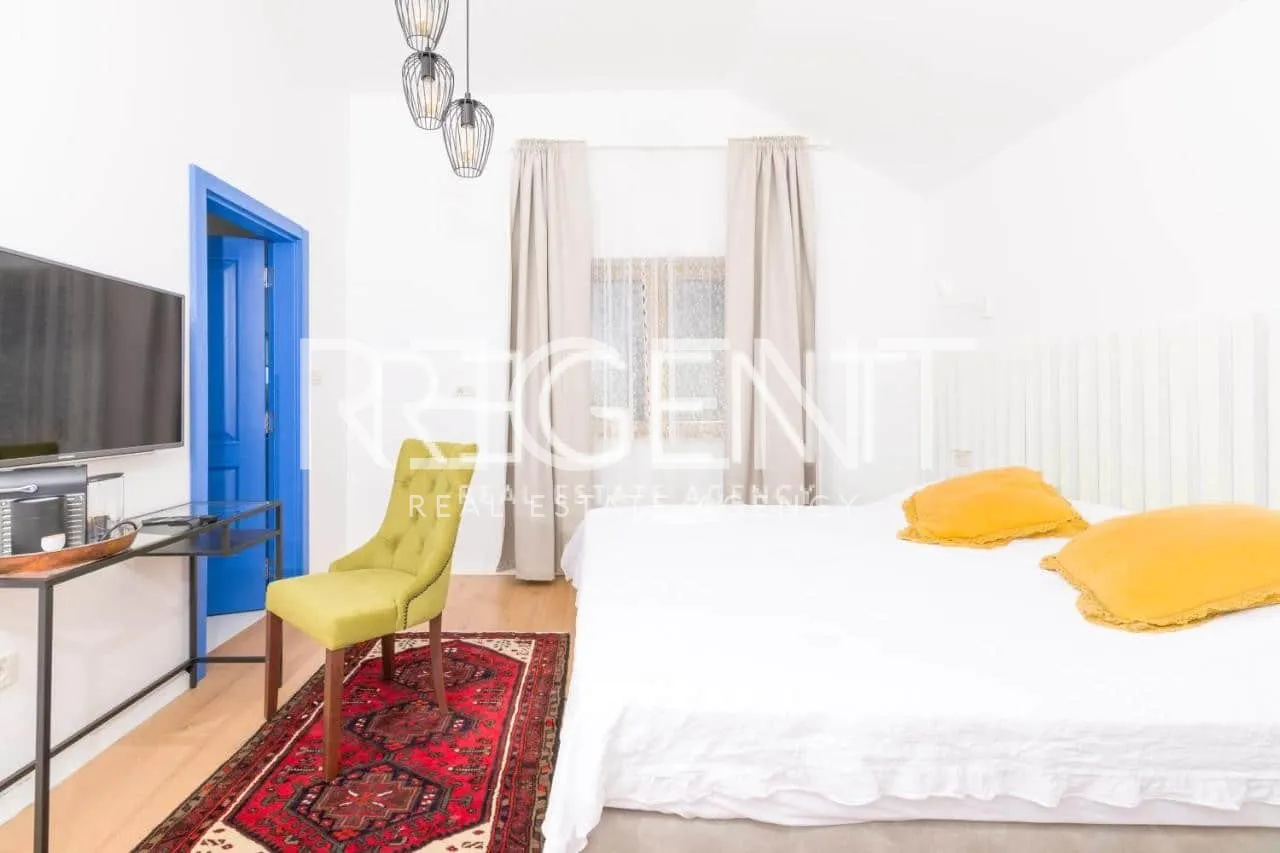 Hvar- kamena vila unikatnog dizajna 250m2
