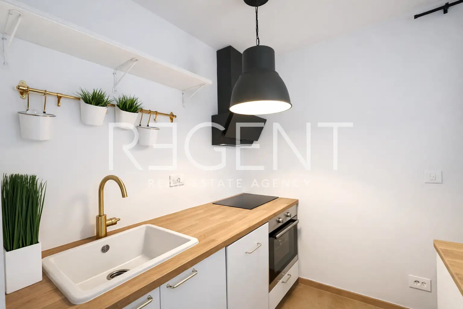 Split, Bol - Mieszkanie dwupokojowe z balkonem i komórką lokatorską