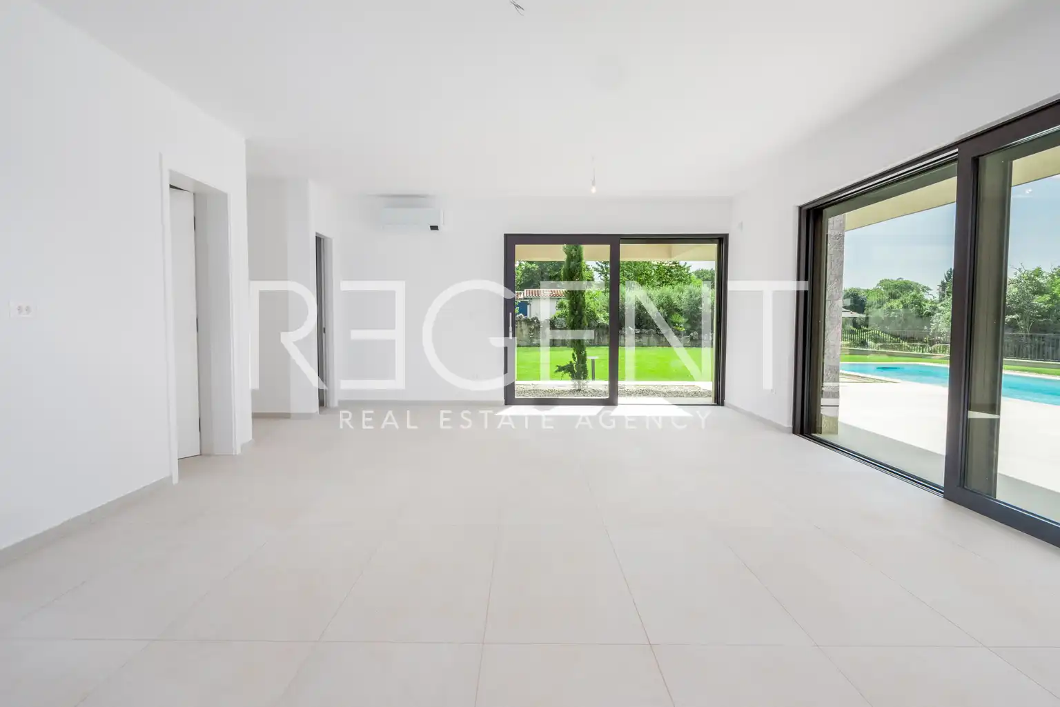 Istra, Labinci - Luksuzna vila s bazenom 303,34 m2