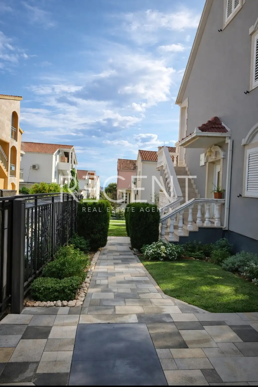 Pelješac, Orebić - Kuća s vrtom i tri stambene jedinice