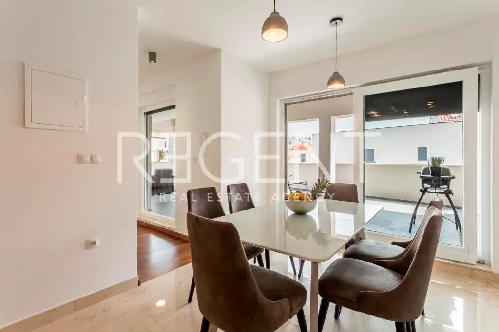 Podstrana - Trojizbový byt s terasou