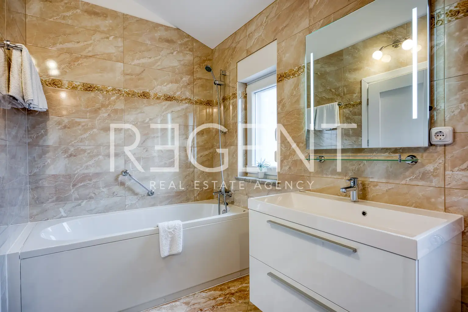 Poreč, Vežnaveri – Maison avec deux appartements