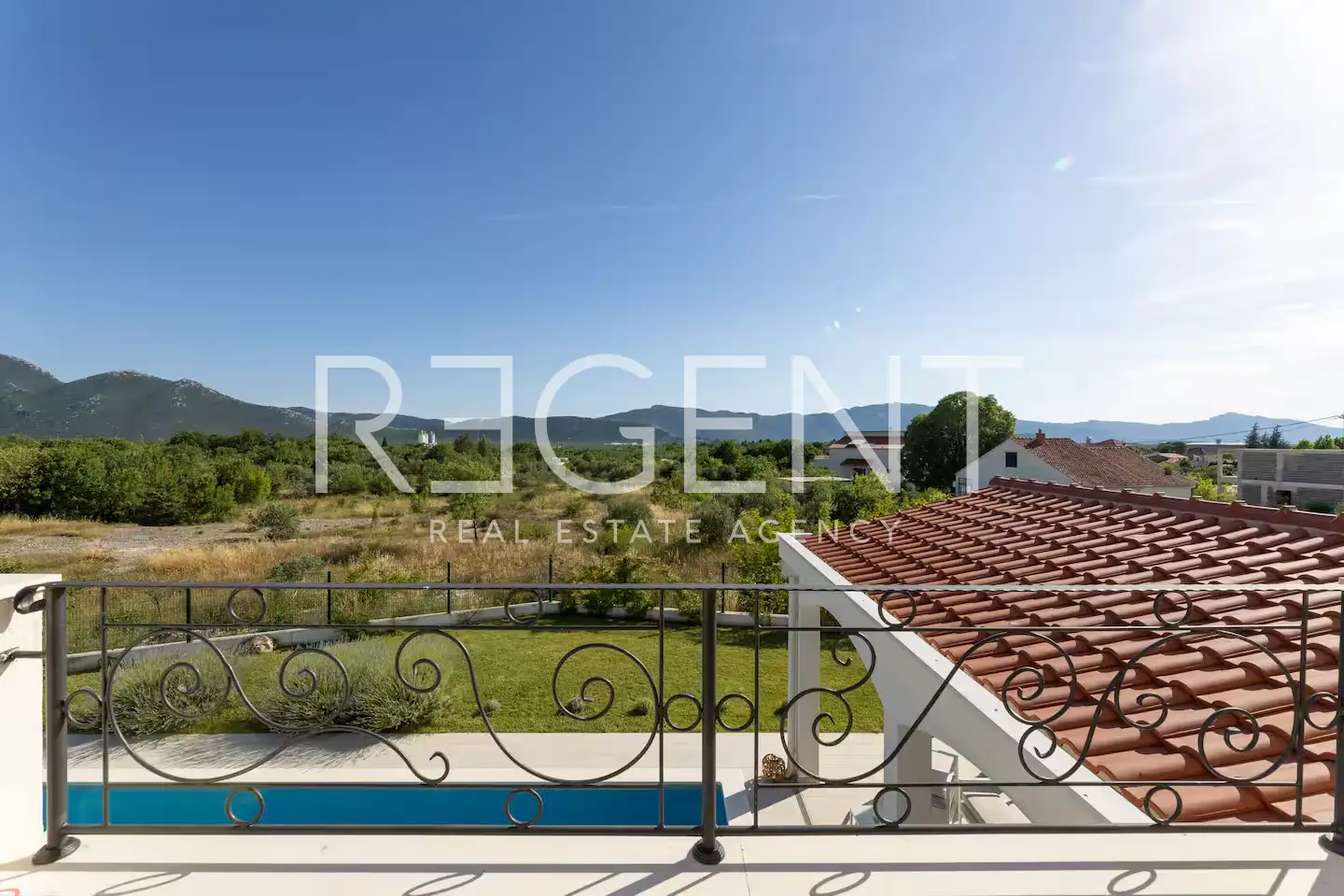 Maison avec piscine, 260m²