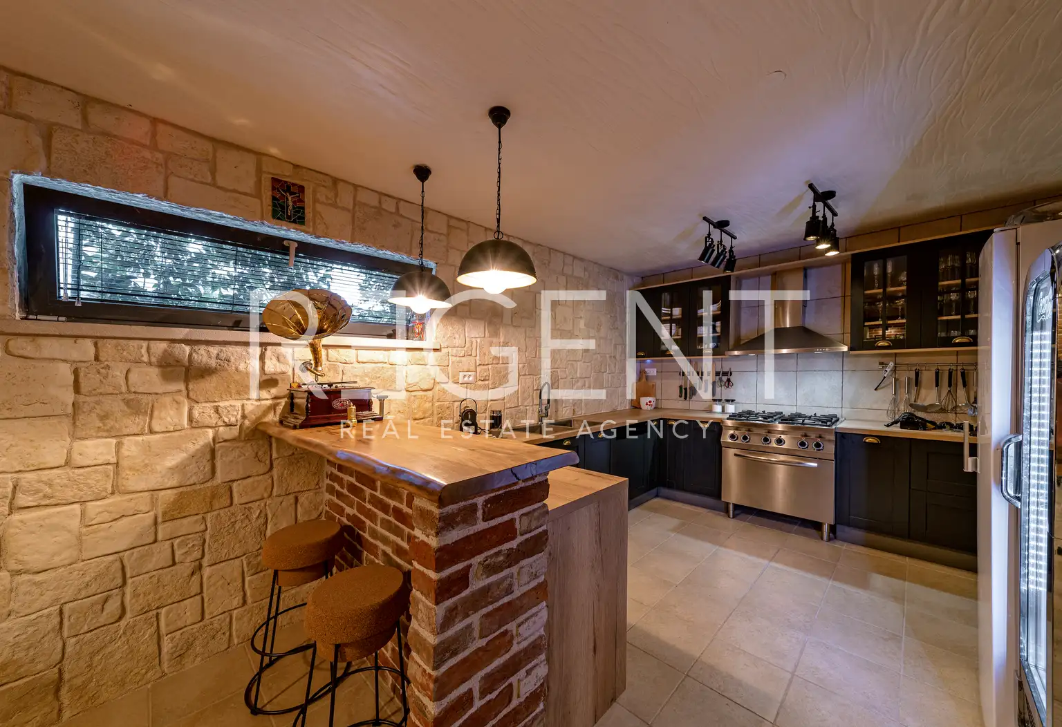 Marina Hills Resort — 3 vile s bazenom, 12 soba i pogled na more