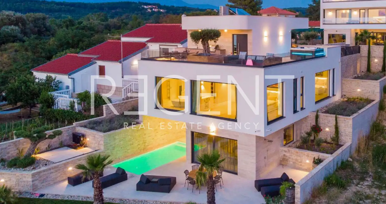 Zadar, Ljubač - Luxurious villa on the first row to the sea with a pool