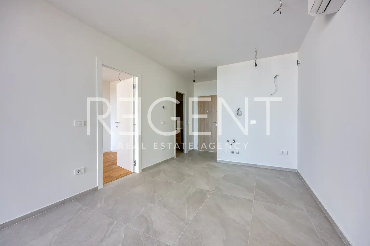 Istrie, Novigrad - Třípokojový apartmán v luxusním rezidenčním komplexu 225 m2