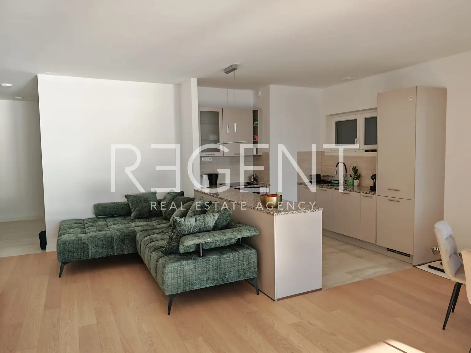 Split, Duilovo - Dvojizbový byt s loggiou a výhľadom na more