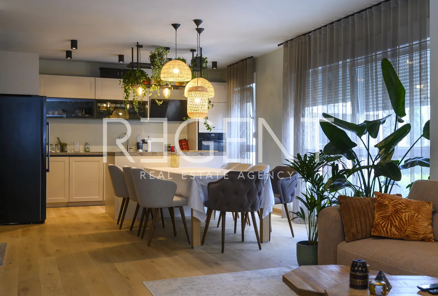 Split, Strožanac - Dvoetažni penthouse s lođom i terasom