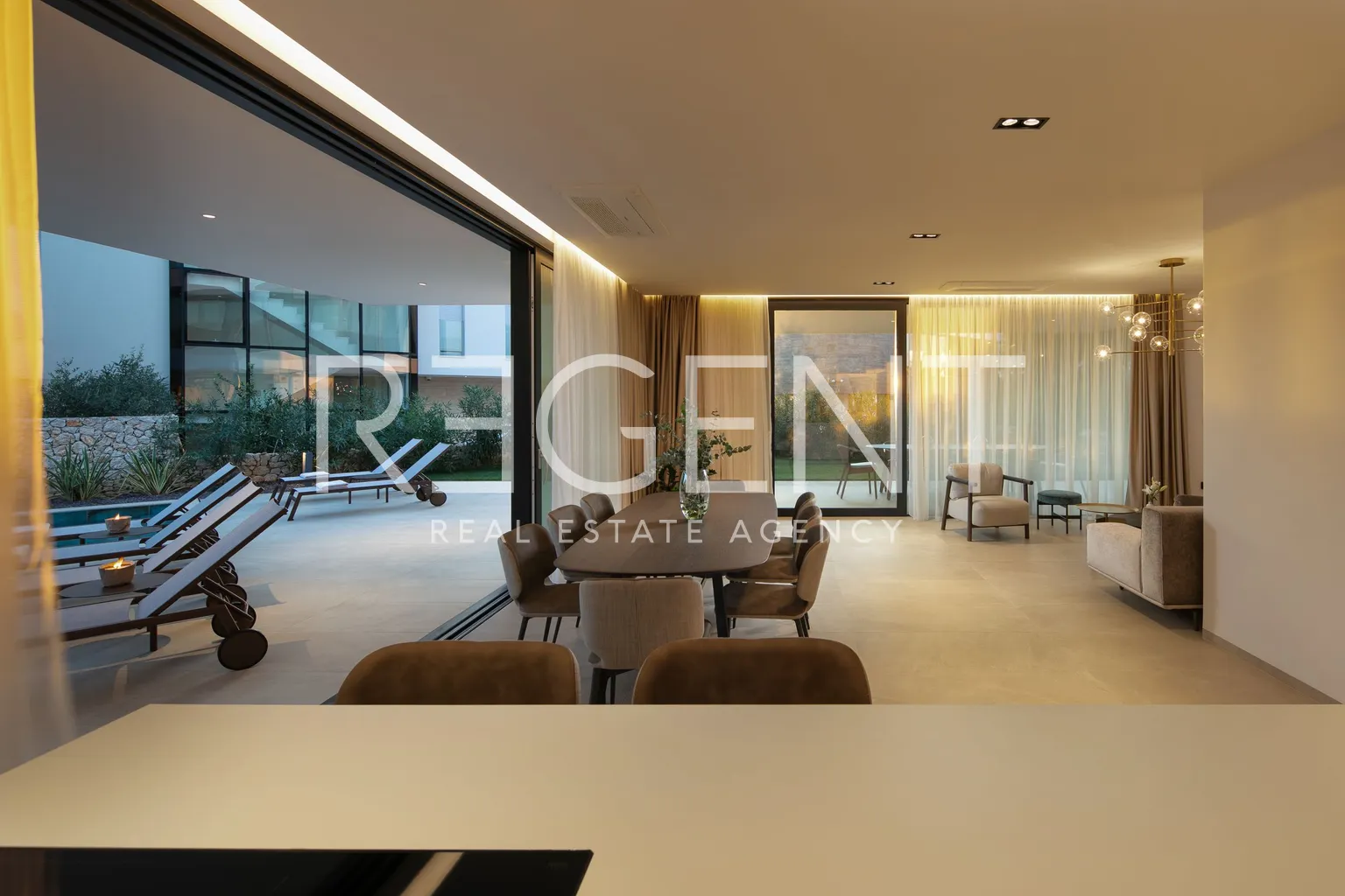 Sukošan – Luxusní moderní vila s bazénem 495 m2