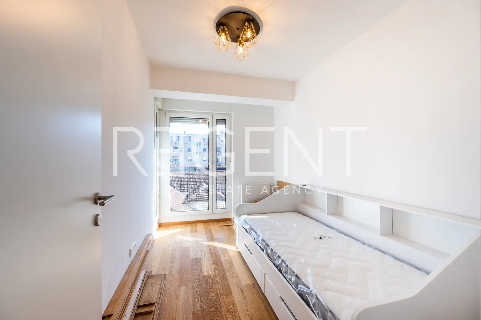 Zagreb, Centar - Četverosoban stan s parkingom, prvi najam