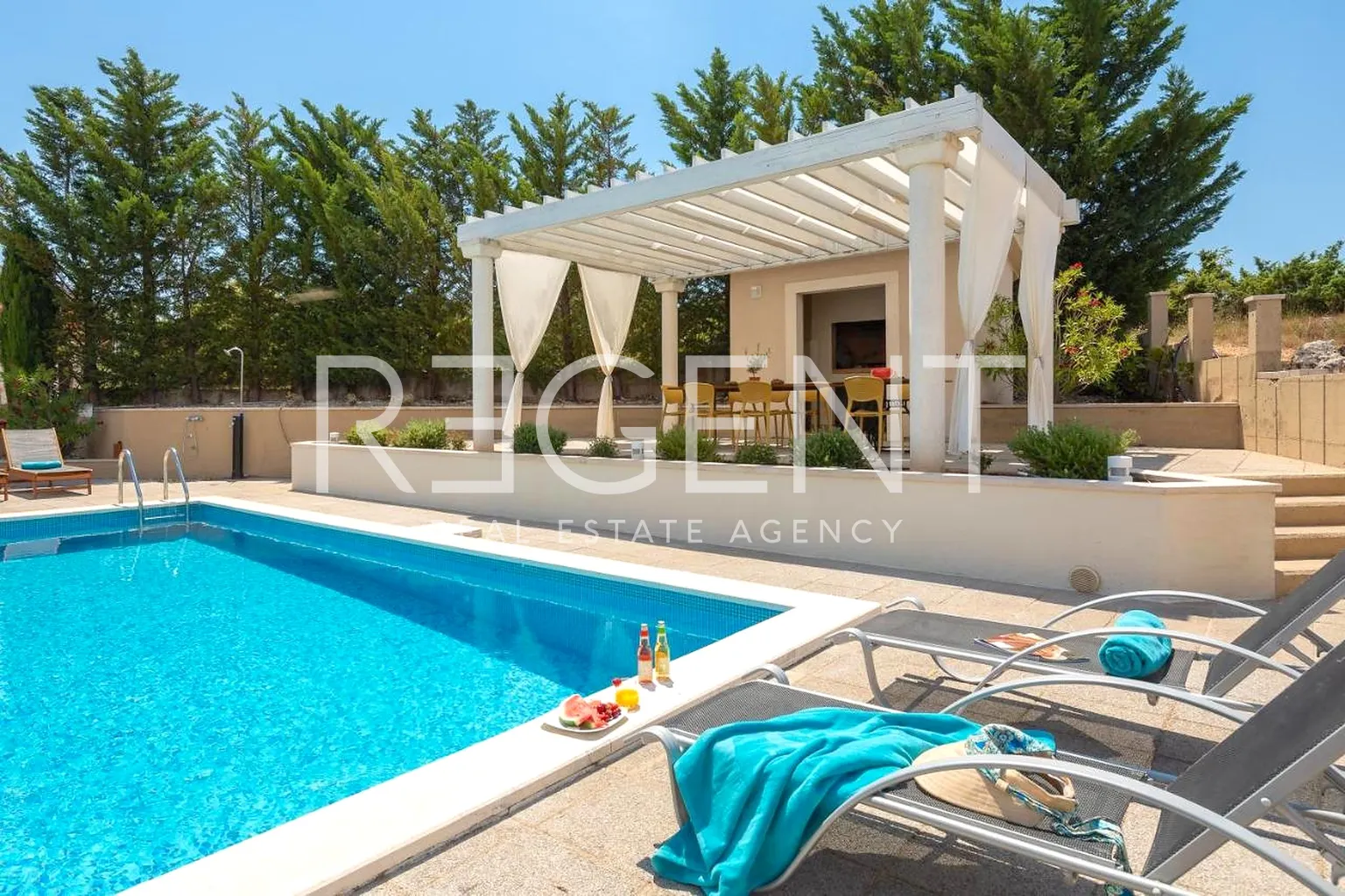 Istra, Poreč – Prostrana i elegantna vila s bazenom 400 m2