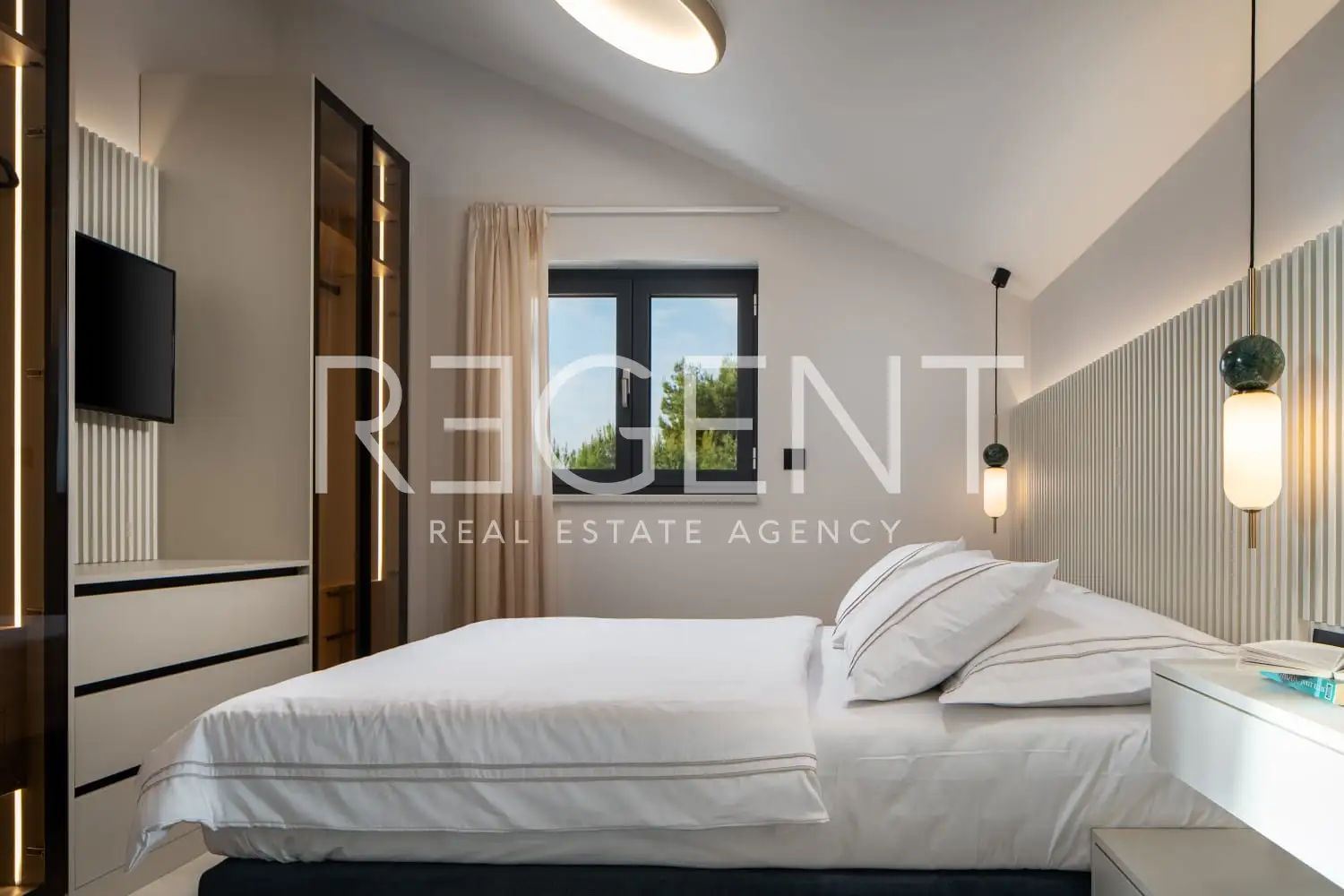 Podstrana - Moderná luxusná vila s bazénom a strešnou terasou