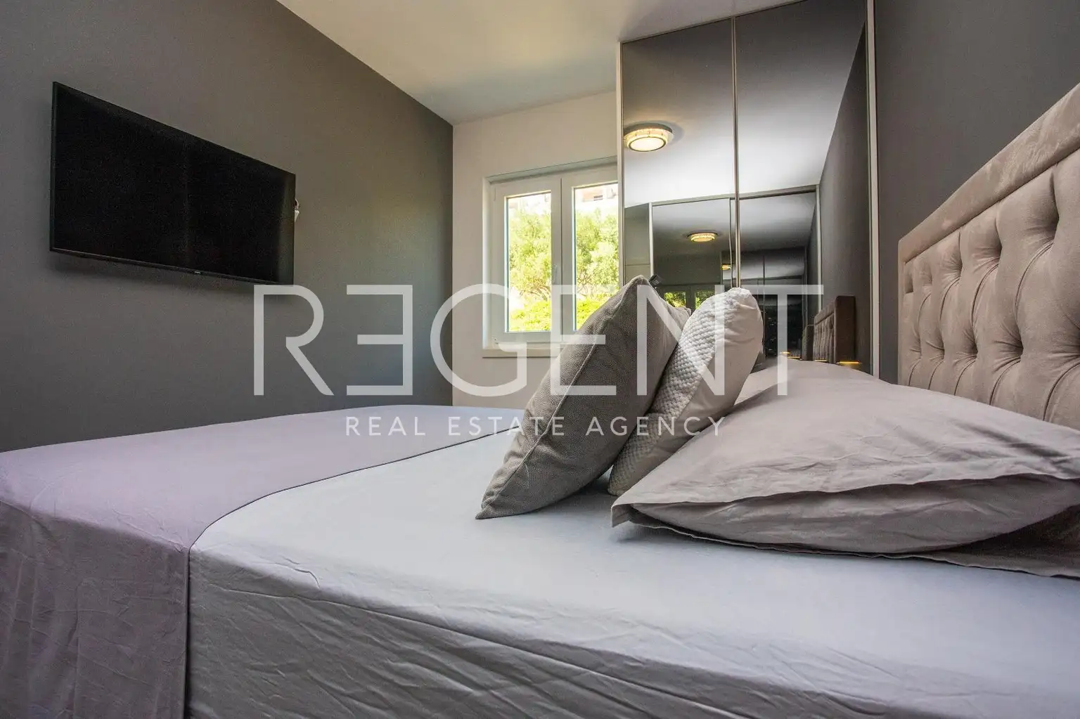 Split, Žnjan - Dvosoban stan sa loggiom i pogledom na more