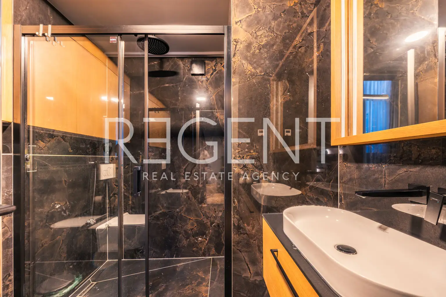 Split, Trstenik - Privlačen poslovni prostor v zgradbi Orin.