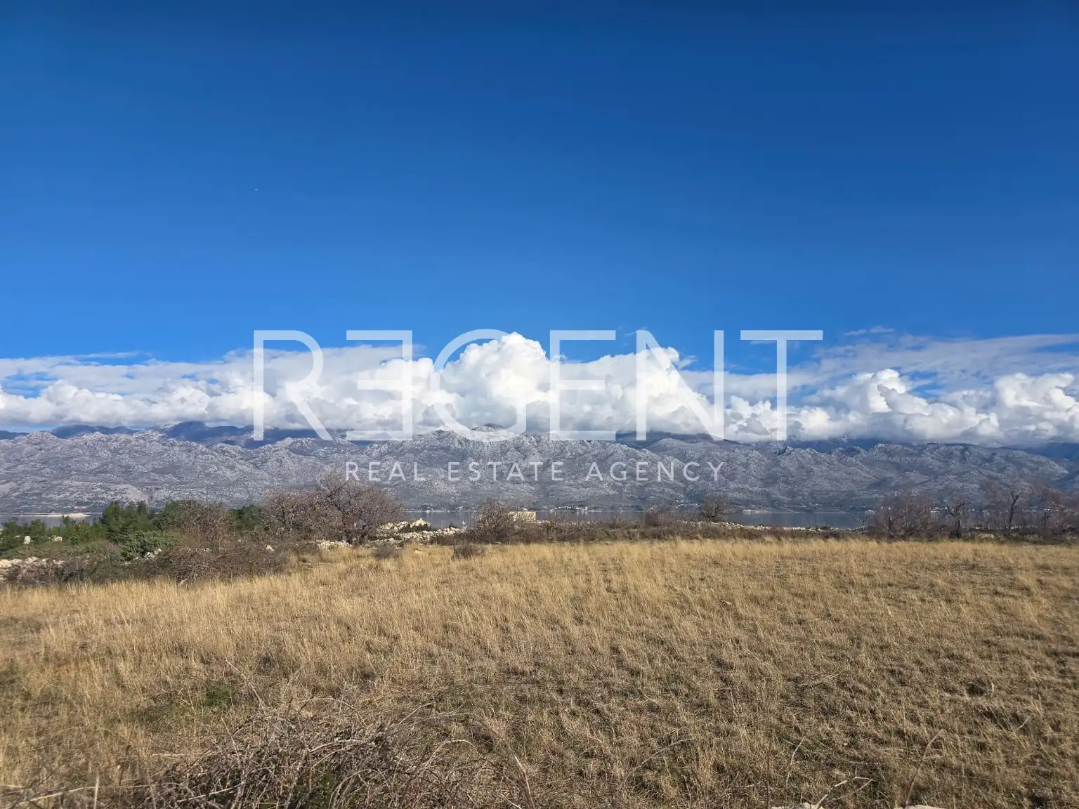 Ražanac - Građevinsko zemljište u mirnom okruženju