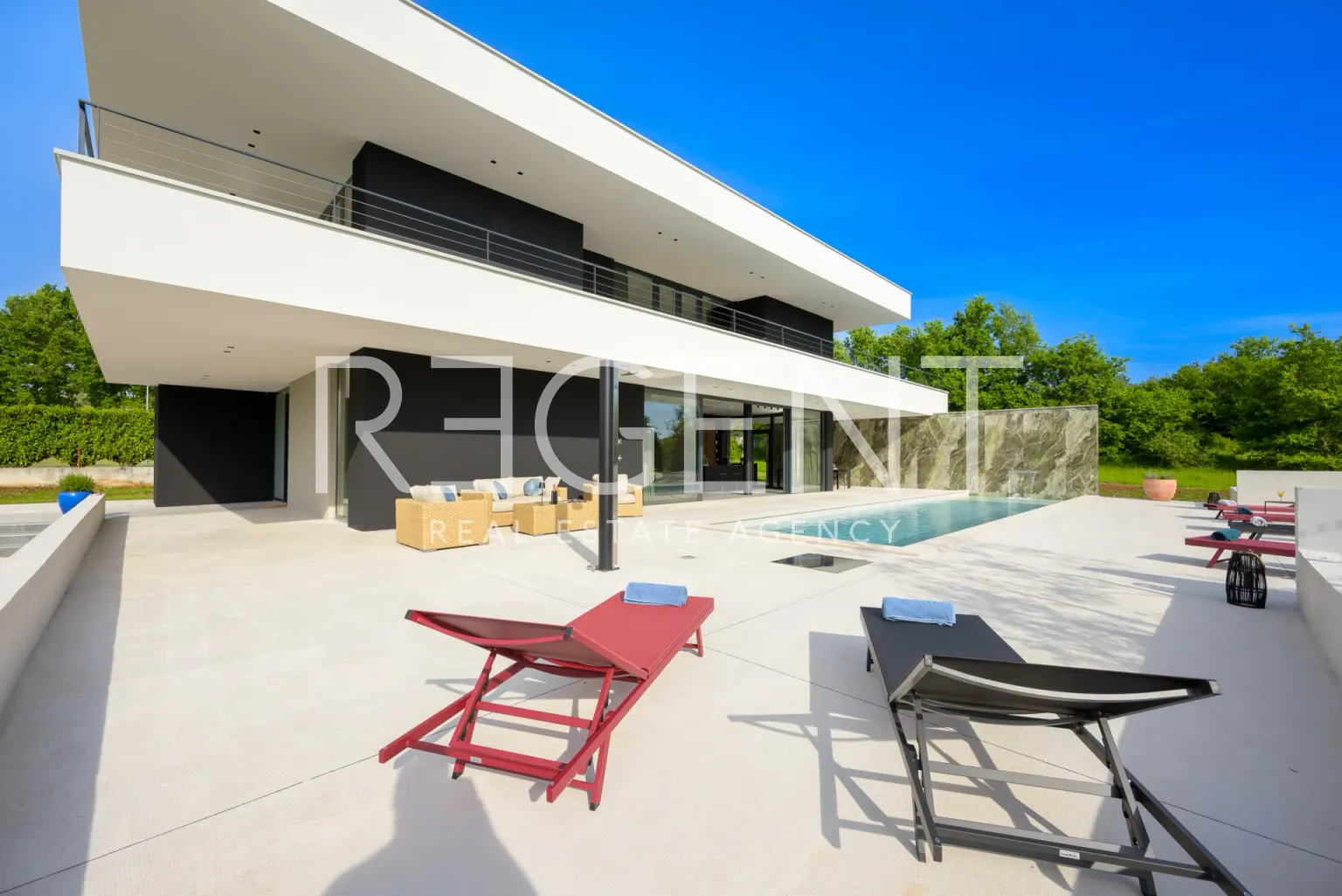 Istrie, Oprtalj - Luxusní designová vila 682 m2 novostavba