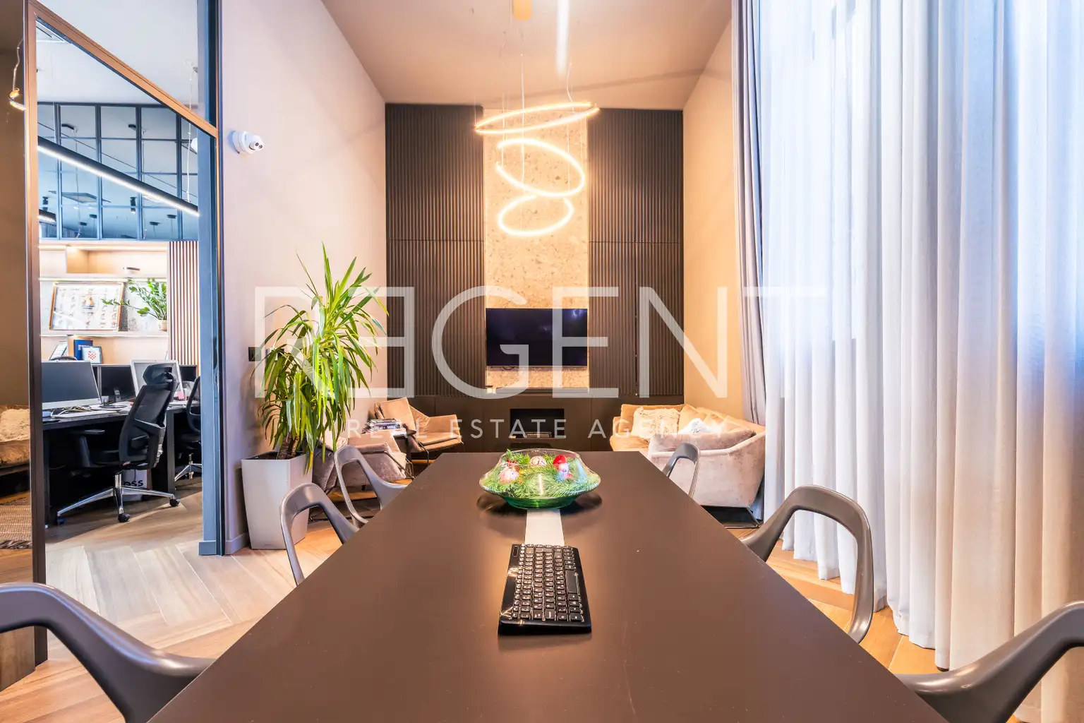 Split, Trstenik - Privlačen poslovni prostor v zgradbi Orin.