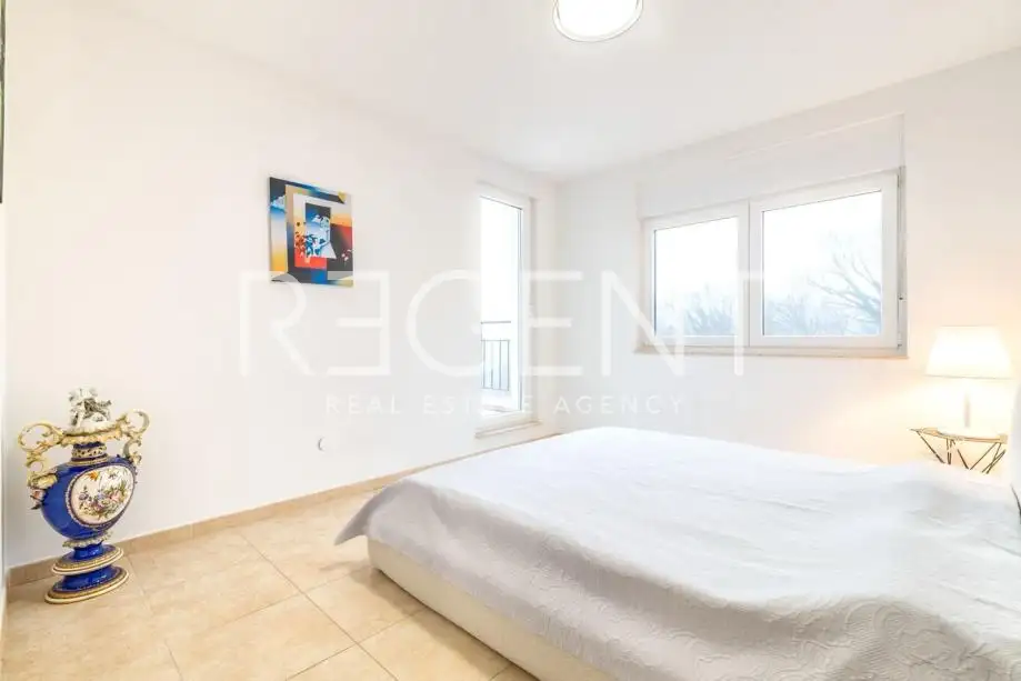 Загреб, Шребрняк – роскошная двухуровневая квартира в превосходном месте