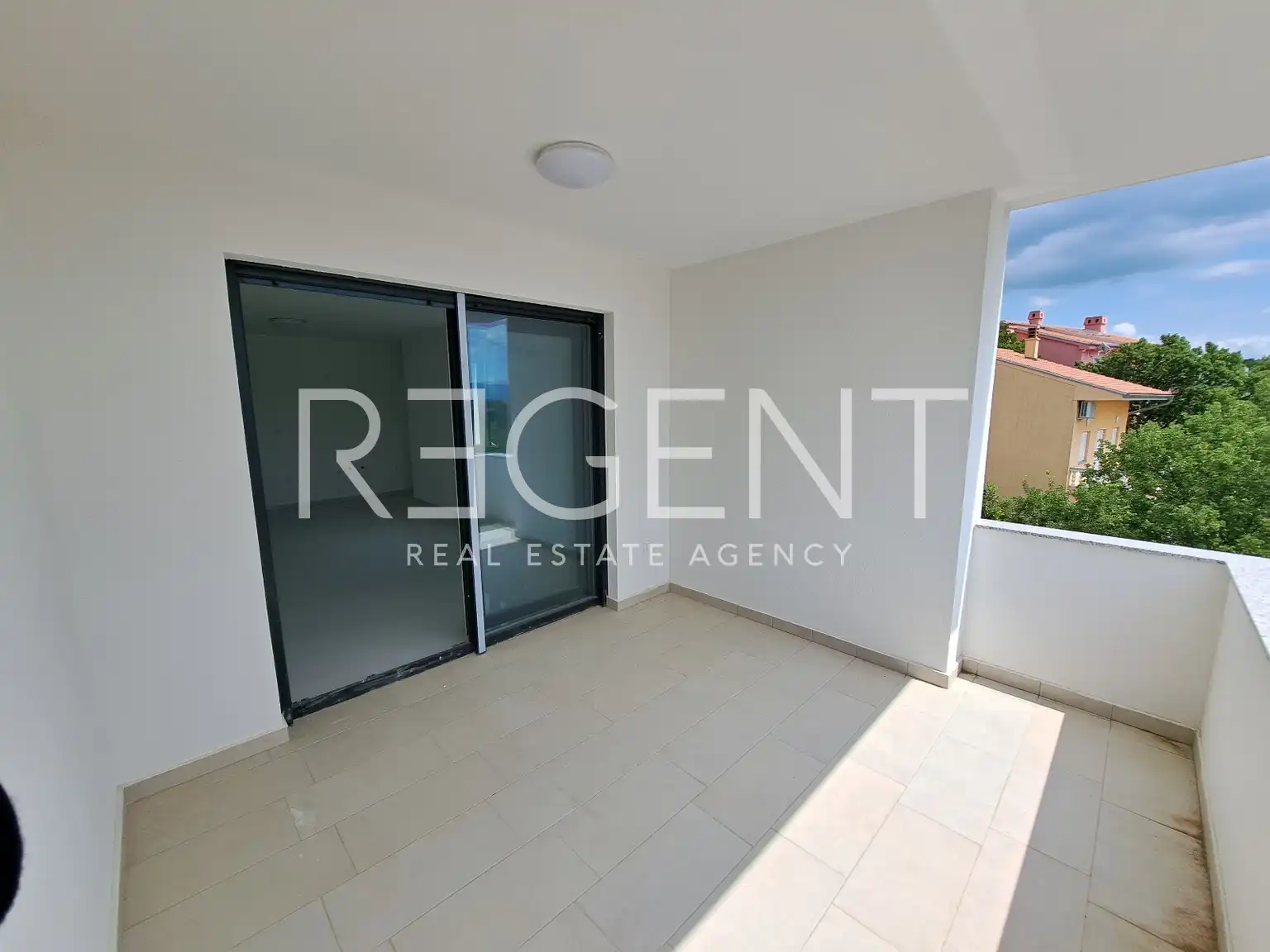 Novi Vinodolski - Appartement moderne de trois pièces dans un endroit calme de 64 m2